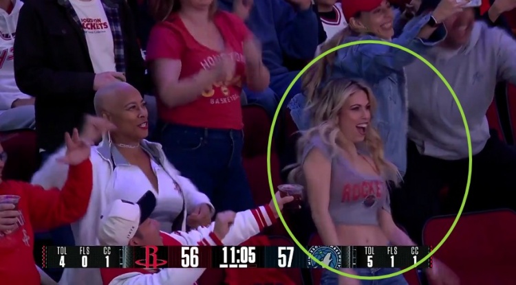 九游官网-看着得劲呀!暂停期间镜头照到观众席 美女球迷曼妙身姿热舞!